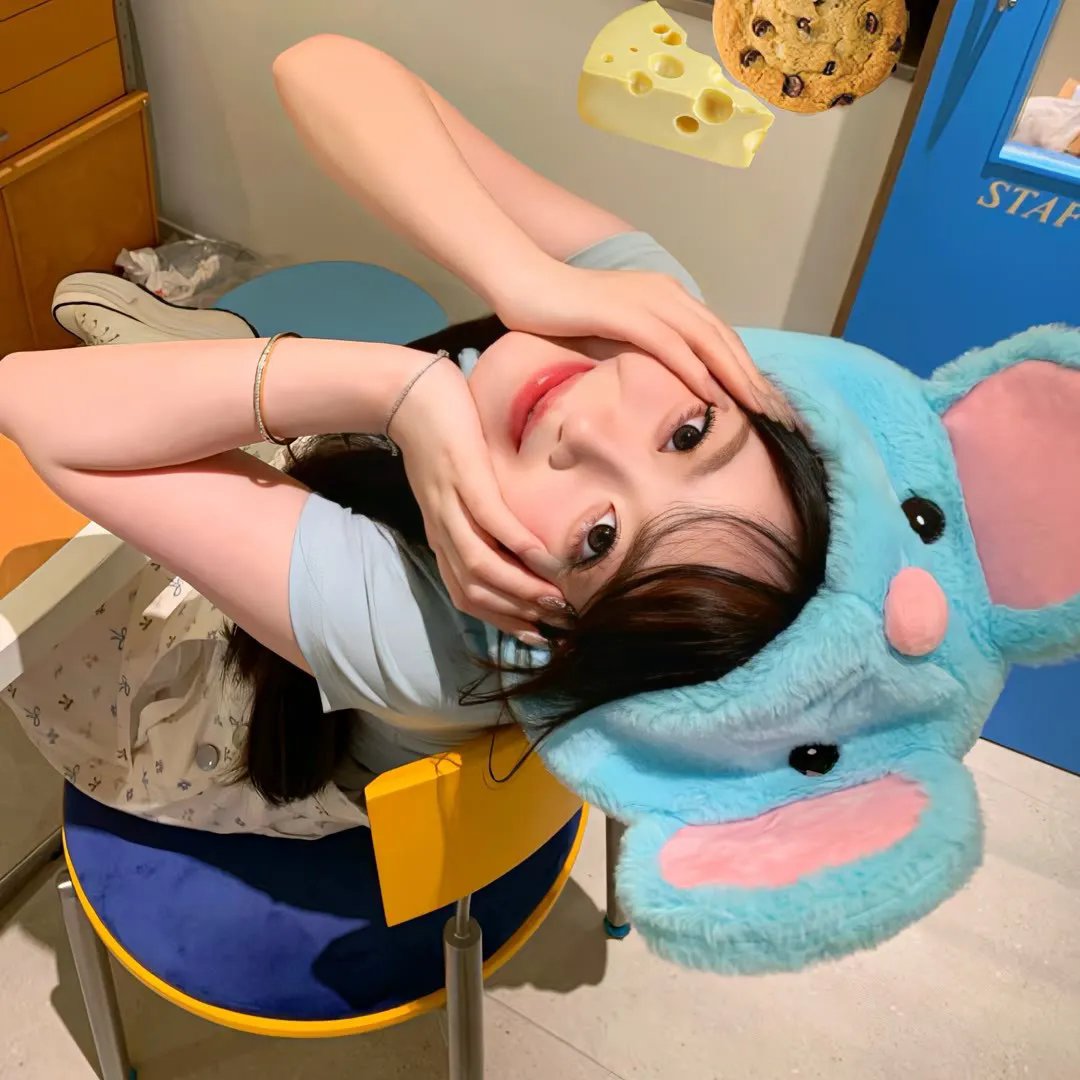 穿蓝衣的男孩